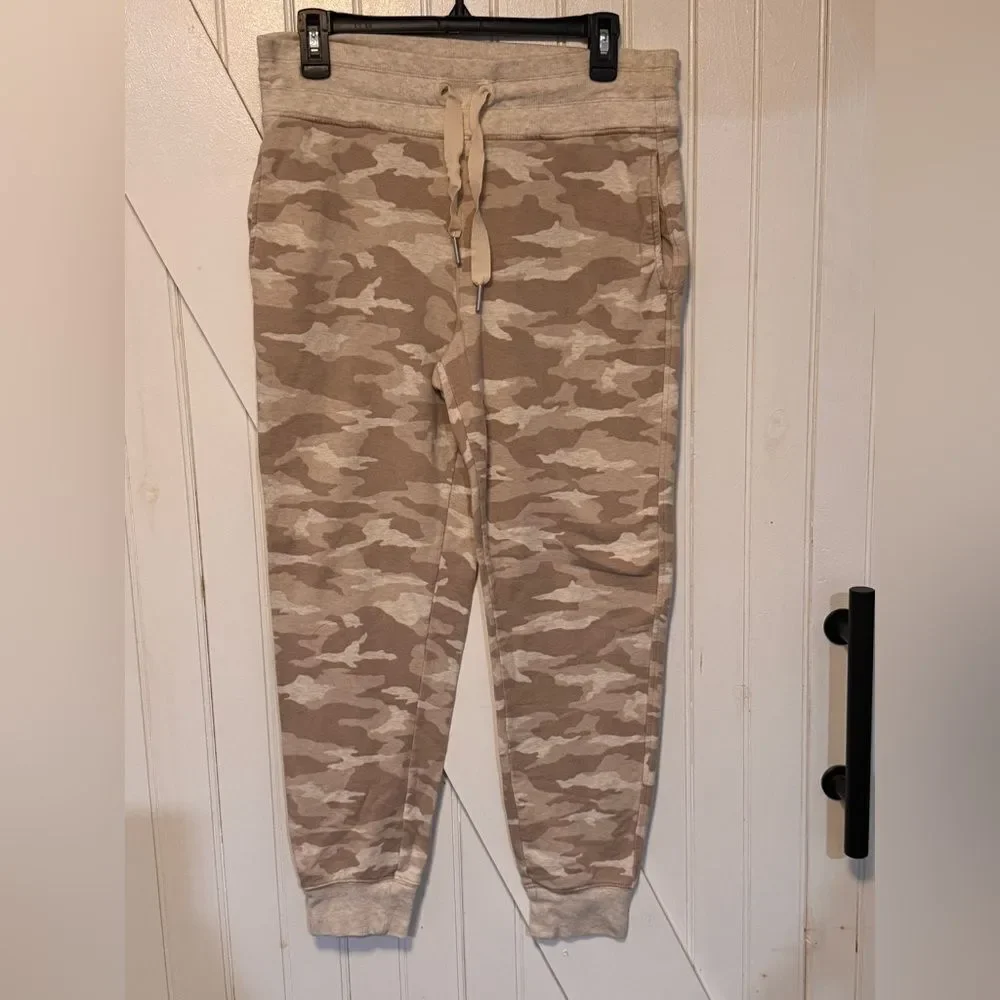 Athleta Camo Lux Balance Jogger M